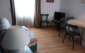 Appartement Avignon Centre Intra Muros Cour Exterieure Parking Prive Gratuit