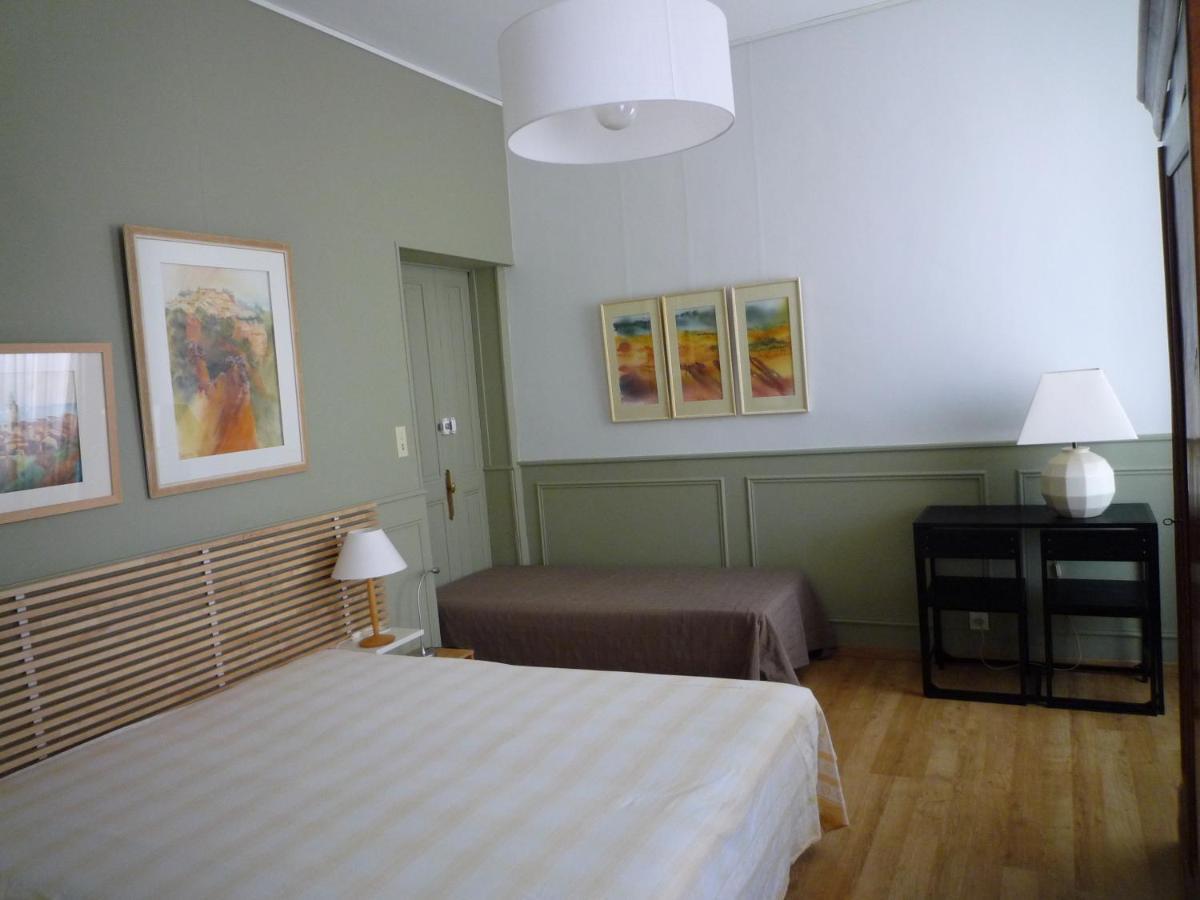 Appartement Avignon Centre Intra Muros Cour Exterieure Parking Prive Gratuit Extérieur photo