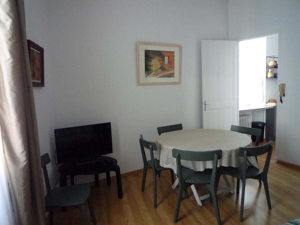 Appartement Avignon Centre Intra Muros Cour Exterieure Parking Prive Gratuit Extérieur photo